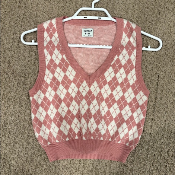 Aritzia, Sunday Best Quinn sweater vest - Picture 2 of 4